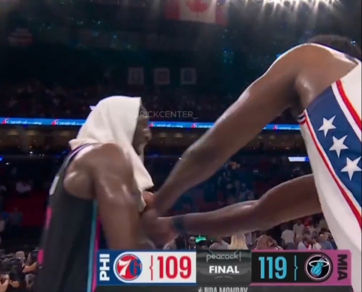 体育直播-好兄弟打你怎么了？恩比德&amp;热巴赛后热聊掐喉 前者：我根本没犯规