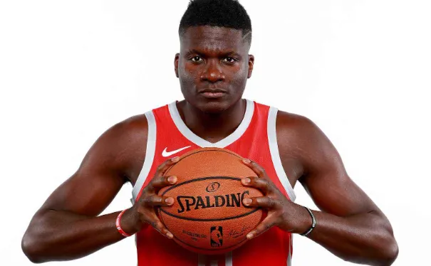 NBA直播-卡佩拉全场11投9中，三分2中1砍23分13篮板1助攻1抢断3封盖